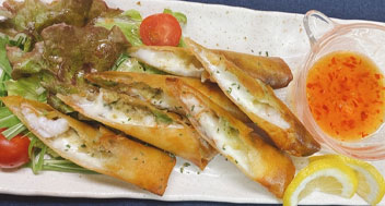 海老アボカドチーズの揚げ春巻き